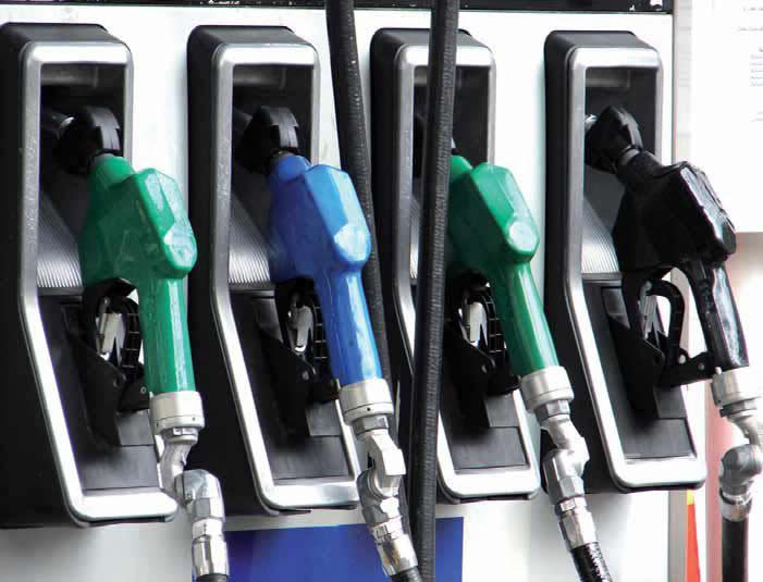 Aprovecha para repostar, bajan los carburantes