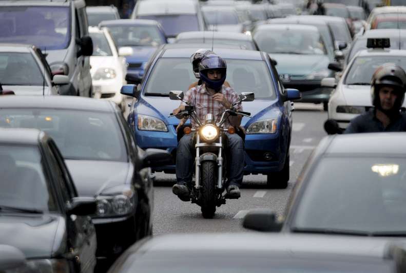 Los coches contaminan un 25% más de lo que anuncian