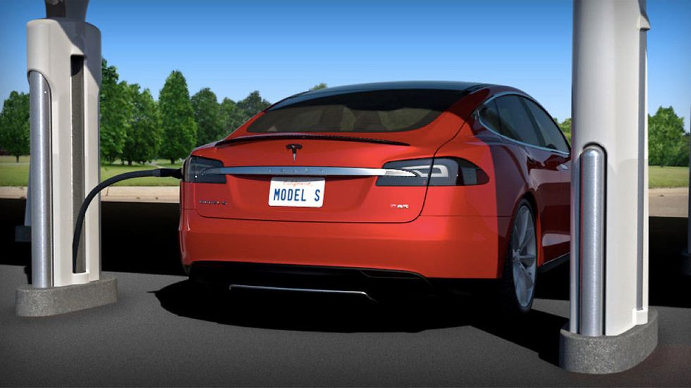 Tesla quiere cargar los eléctricos en 5 minutos