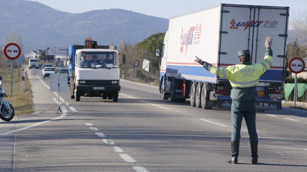 Detenido el conductor de un tráiler que sextuplicaba la tasa de alcohol