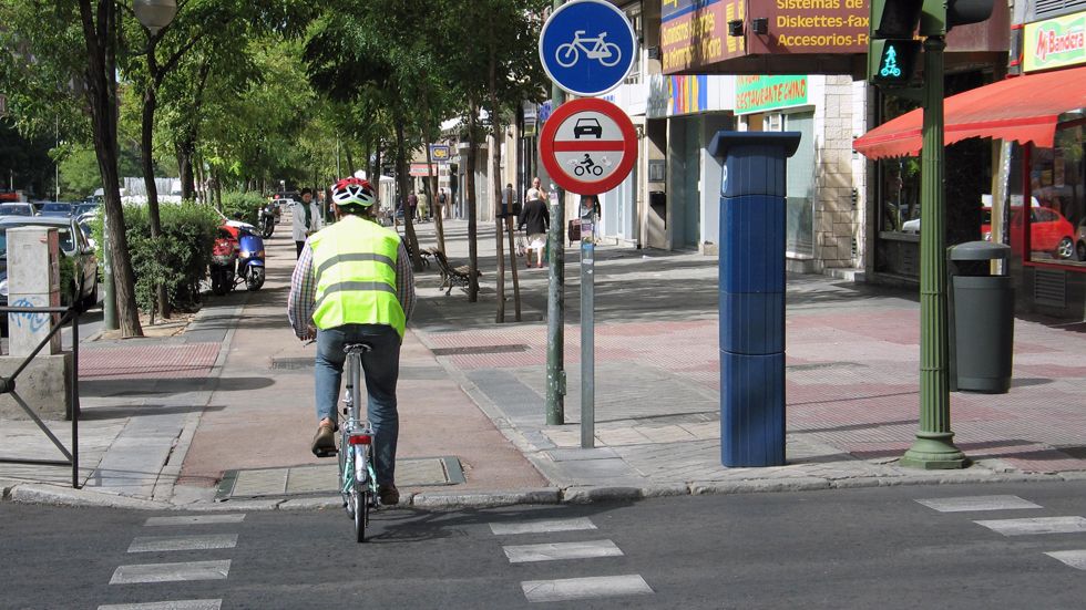 En ciudad, los ciclistas menores tendrán que usar casco