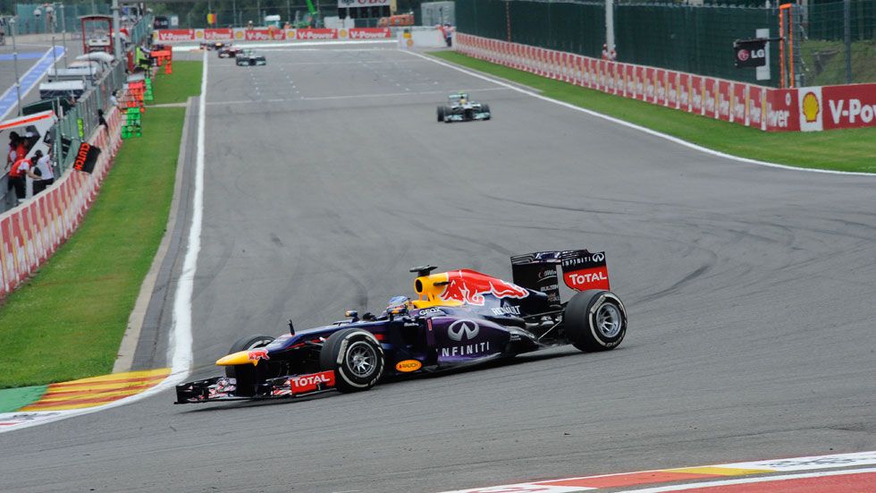 GP Bélgica: Vettel pisa fuerte y Alonso le persigue