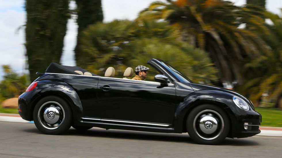 Prueba: Volkswagen Beetle Cabrio 1.6 TDi 50’s