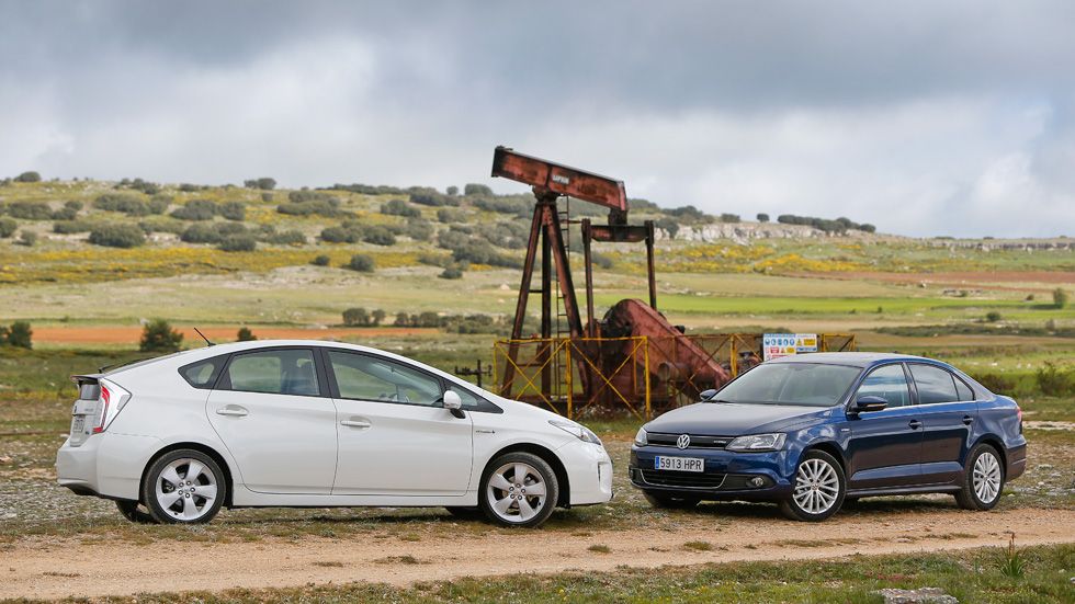 Comparativa: Toyota Prius vs VW Jetta Hybrid, lucha híbrida