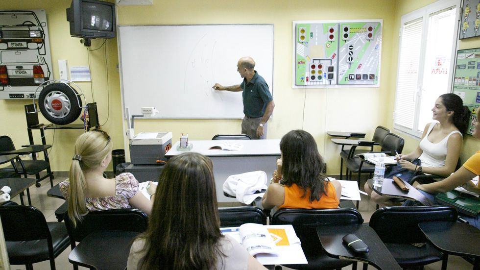 Los profesores de autoescuela podrán trabajar sábados y domingos