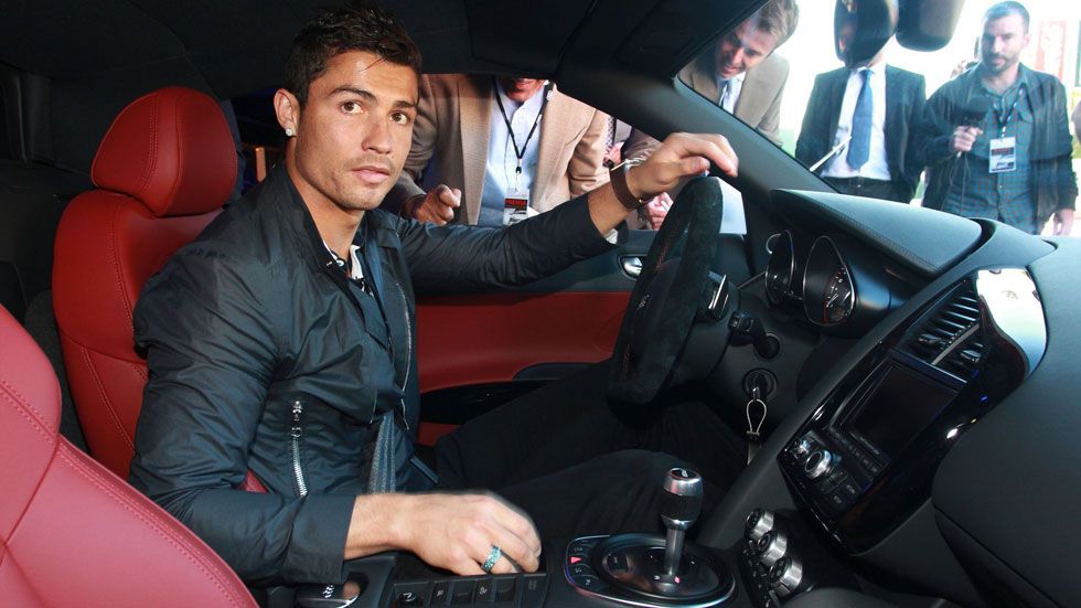 Los futbolistas con los coches más caros