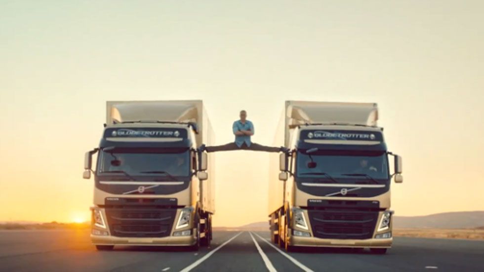 Vídeo: Van Damme se abre de piernas sobre dos camiones de Volvo