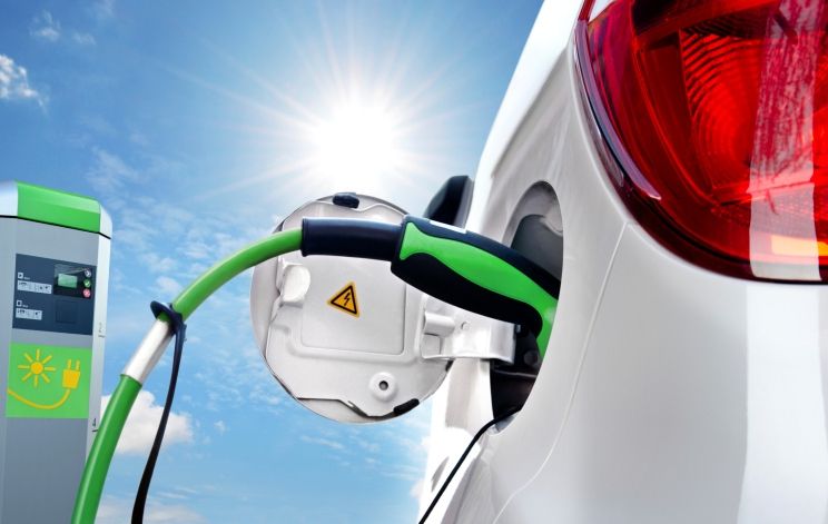 Endesa y Enel crean un poste de carga compatible para todos los eléctricos