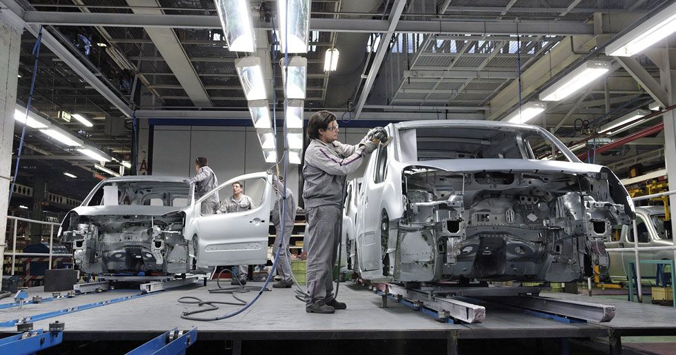 Cae el superávit del automóvil un 32,5 por ciento