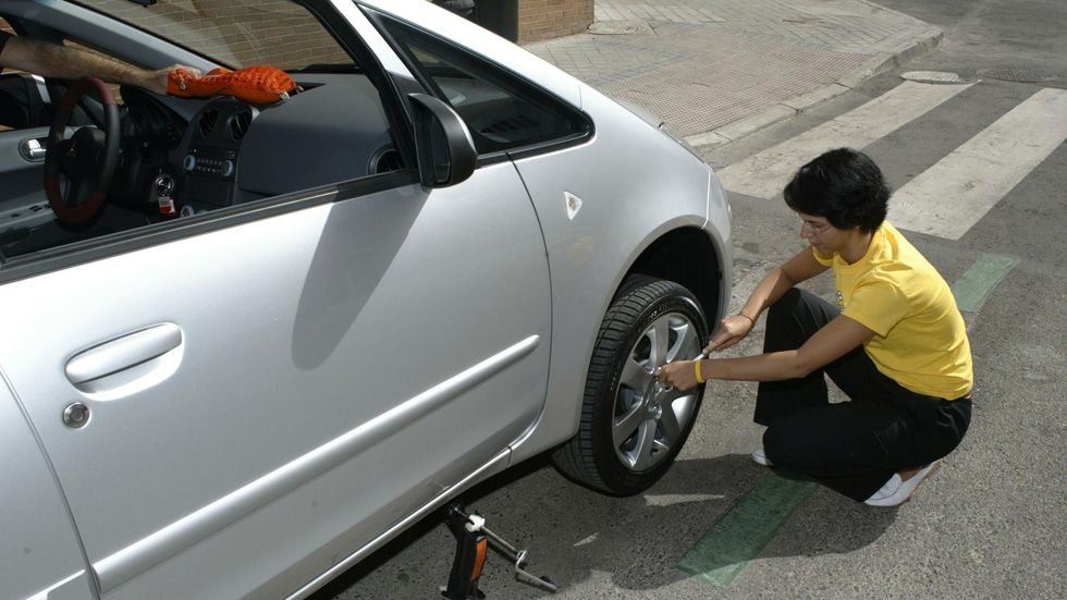 Las 10 herramientas que debes llevar en tu coche