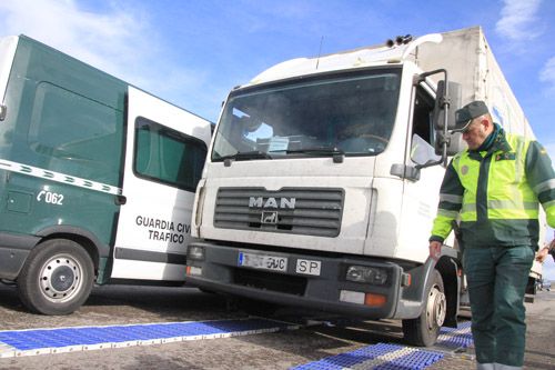 DGT inicia una campaña de control a vehículos de mercancías