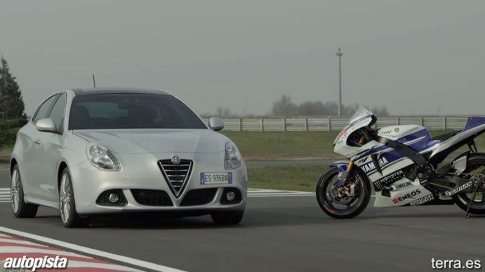 Videonoticia: Jorge Lorenzo se divierte con el Alfa Romeo 4C y el Giulietta
