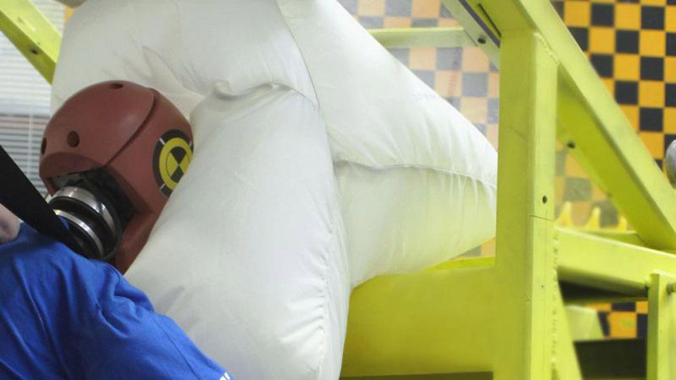 Así es el airbag de techo del Citroën C4 Cactus