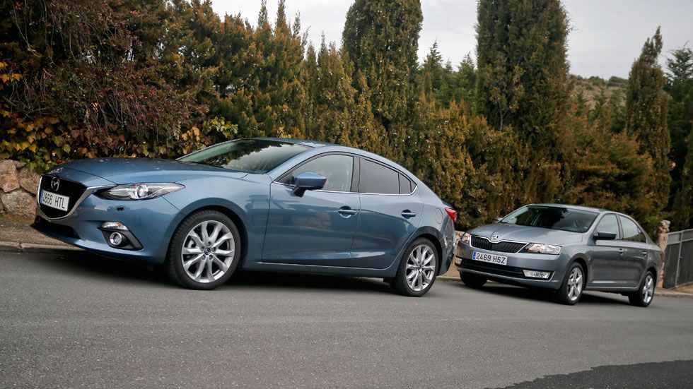 Comparativa: Mazda 3 SportSedán 2.0 Skyactiv-G 120 vs Skoda Rapid 1.2 TSI 105