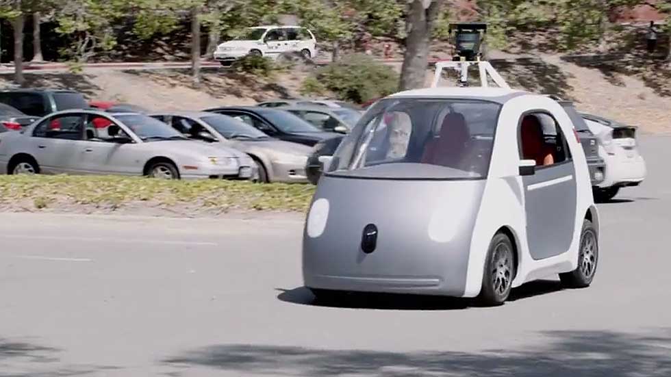 El coche autónomo de Google ya rueda. Vídeo