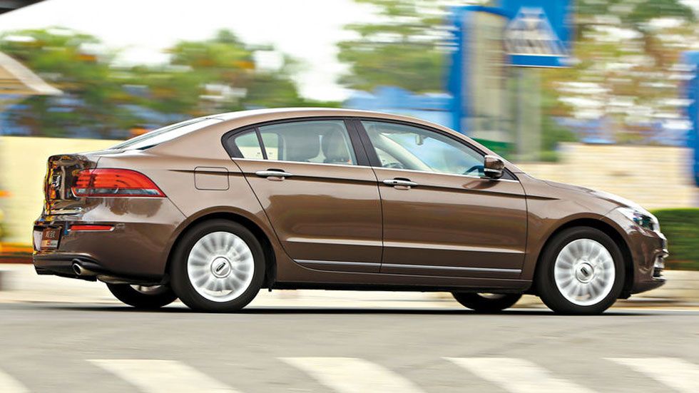 Contacto: Qoros 3 Sedán, desde China a Europa