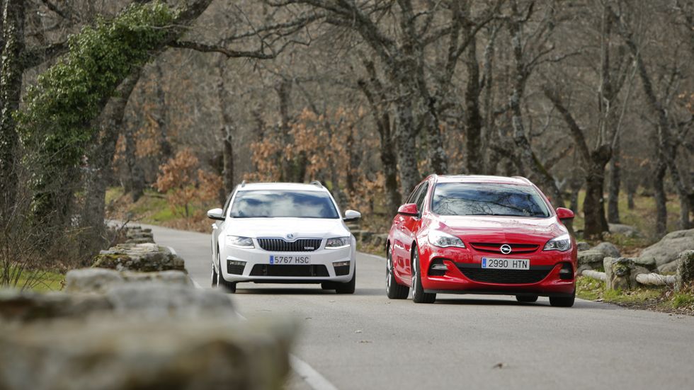 Comparativa: Opel Astra Sports Tourer 2.0 CDTI 195 Biturbo vs Skoda Octavia Combi 2.0 TDI RS DSG