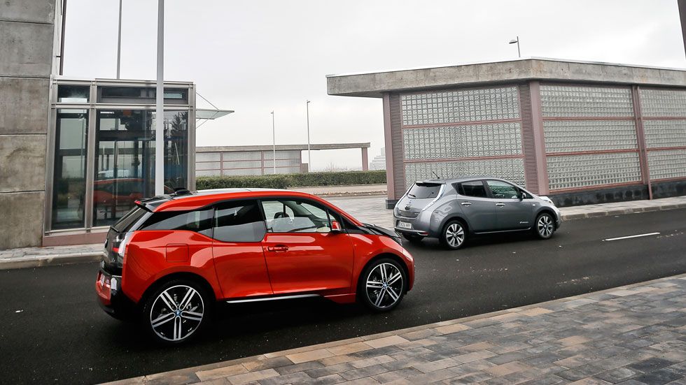 Comparativa: BMW i3 vs Nissan Leaf, voltios por sus venas