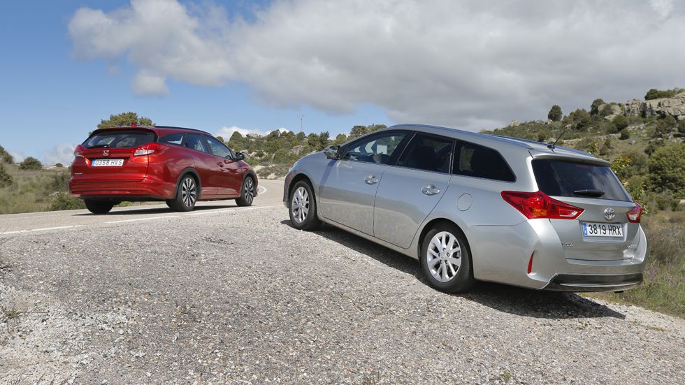 Comparativa:  Honda Civic Tourer 1.6 i-DTEC 120 Sport vs Toyota Auris Touring Sports 120D Active