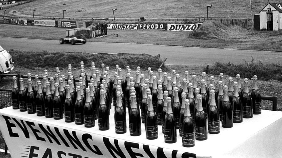 1964: GP de Gran Bretaña de F1. 100 botellas para el más rápido