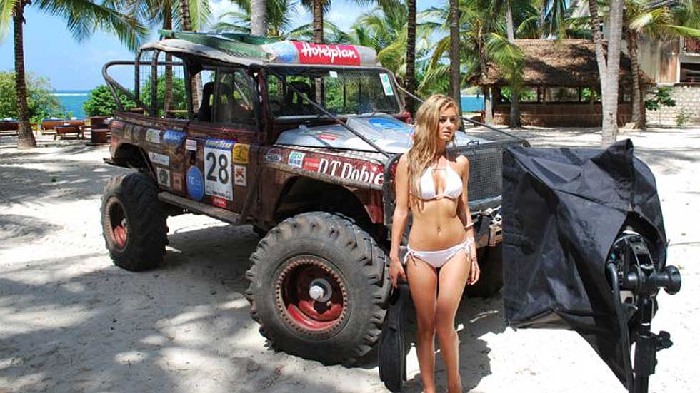Miss Tuning 2015, Veronika Klimovits luce palmito en Kenia