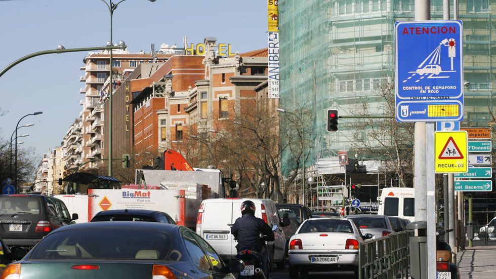 Semáforos con cámara en Madrid, ¿dónde están?