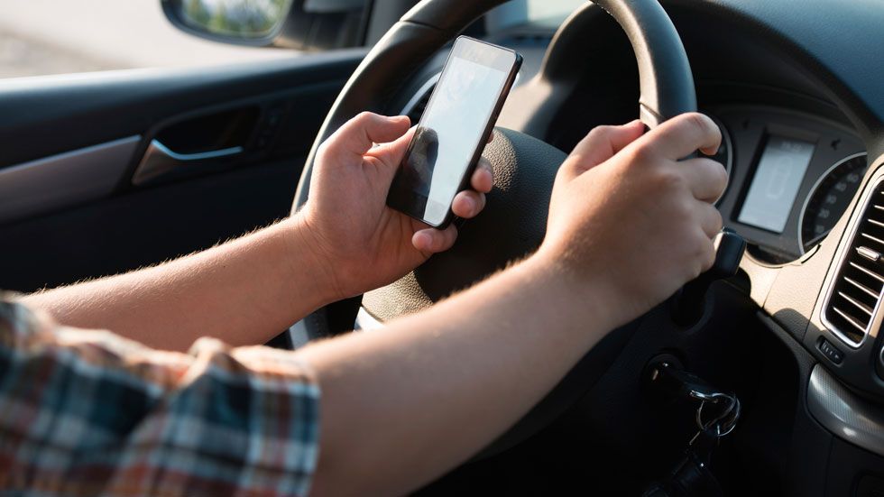 El 25 por ciento de los jóvenes se ha hecho un 'selfie' al volante