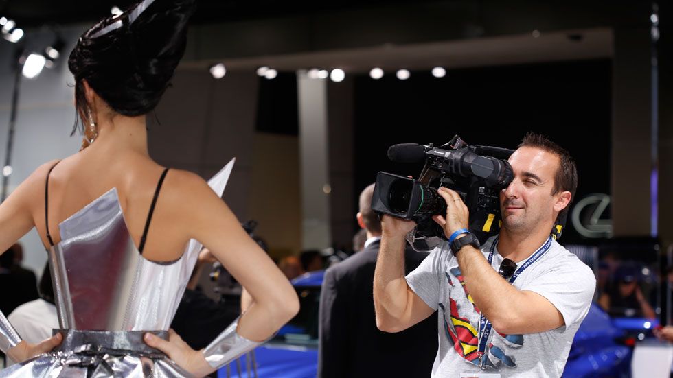 VIDEO y FOTOS de las chicas más guapas del Salón de París VIDEO y FOTOS de las chicas más guapas del Salón de París