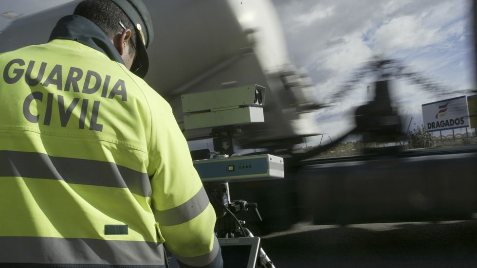 Un Guardia Civil cazado a 179 km/h pero quien conducía era un manco