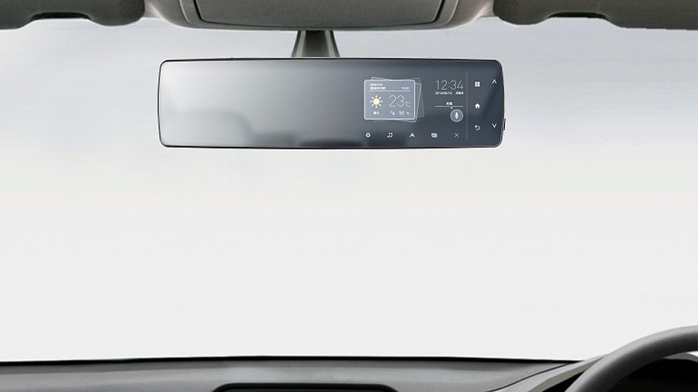 El espejo retrovisor mágico