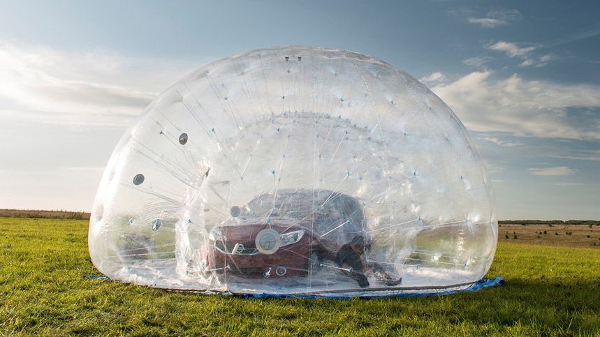 Videonoticia: Nissan crea la esfera CarZorb más grande del mundo