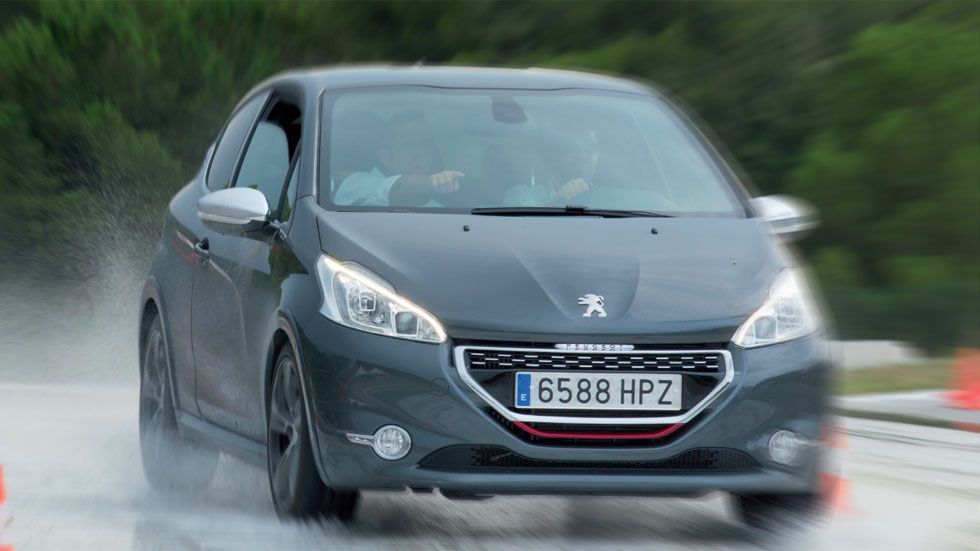 Mejora tu conducción con los cursos de Fundación Línea Directa