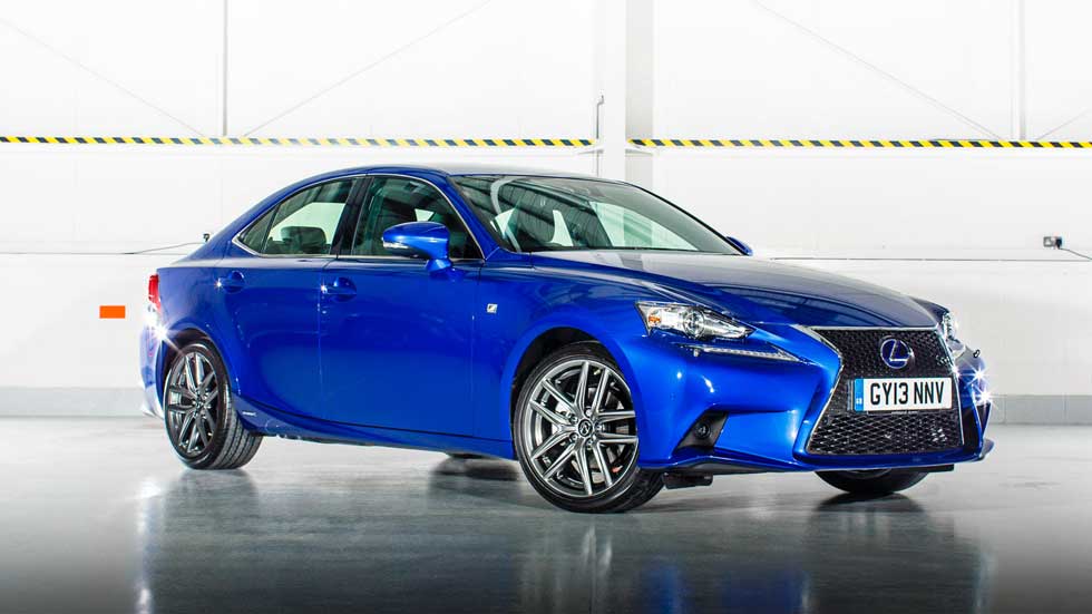 Lexus IS 300h 2015, a la venta con nuevos aires