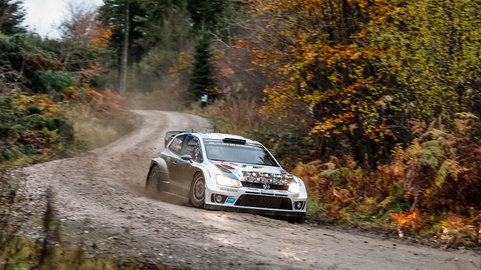 Rallye de Gales - viernes: Ogier y Latvala mantienen un pulso de lujo