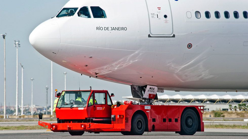 Vídeo: conoce cómo son los vehículos que trabajan en el aeropuerto