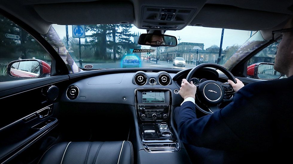 Jaguar Land Rover y su ‘coche fantasma’ proyectado en el parabrisas