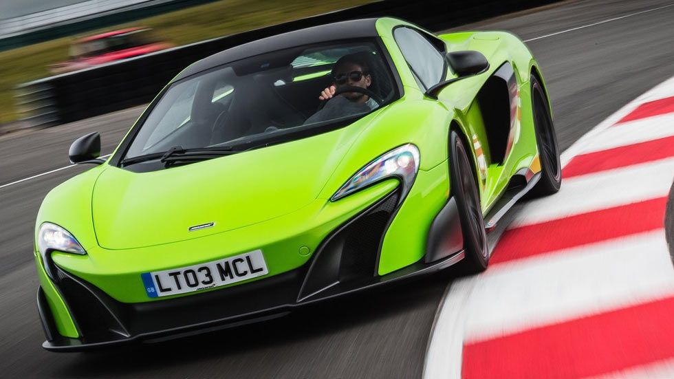 McLaren 675LT, la bestia deportiva se enfurece (vídeo)