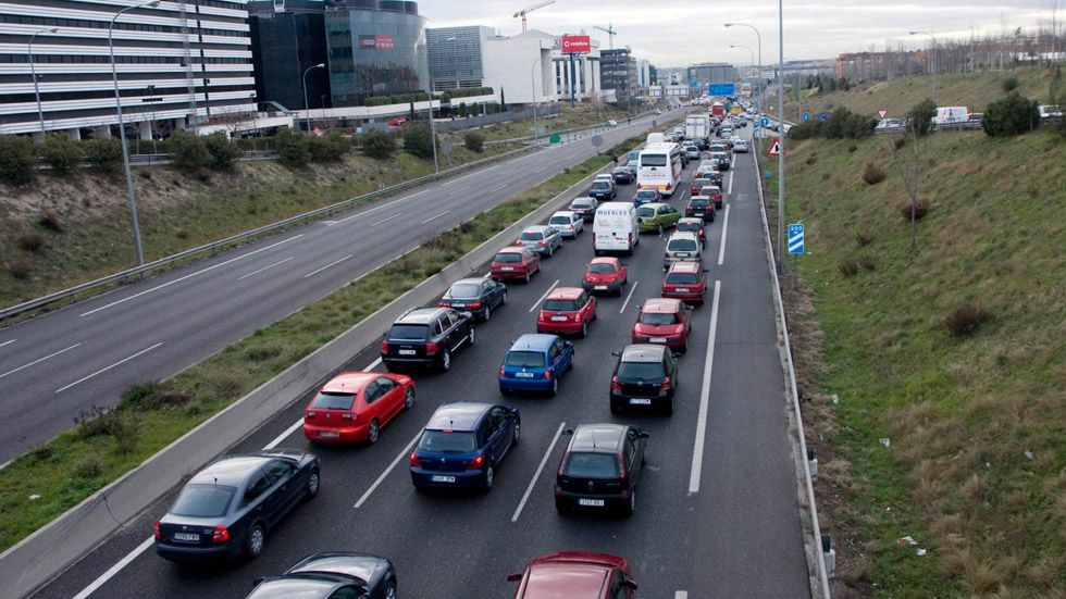 Las 6 ciudades españolas donde más horas perdemos en los atascos
