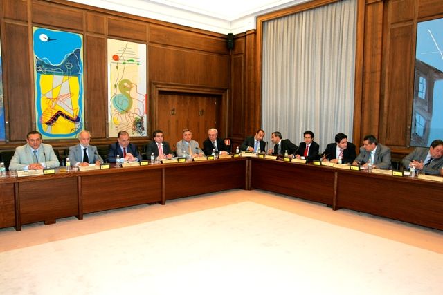 El CNTC rechaza la obligación de usar las autopistas