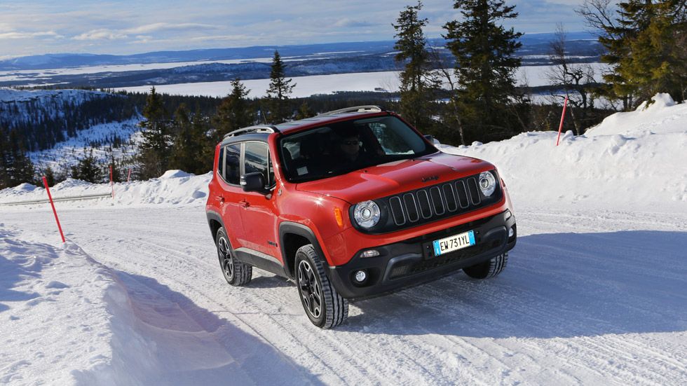 Primera prueba: Fiat 500X y Jeep Renegade 4x4, así van sobre nieve y hielo