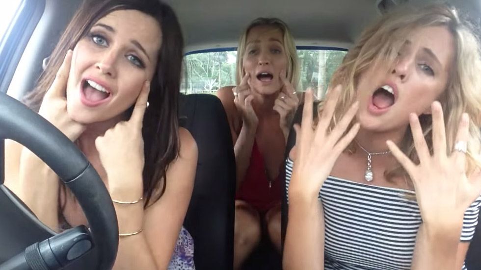 Vídeo: tres chicas, un coche y ‘Bohemian Carsody’, virales en Internet