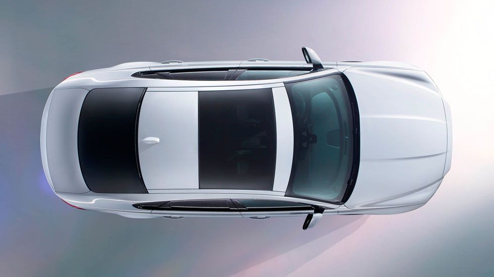 Nuevo Jaguar XF: estreno con acrobacia incluida