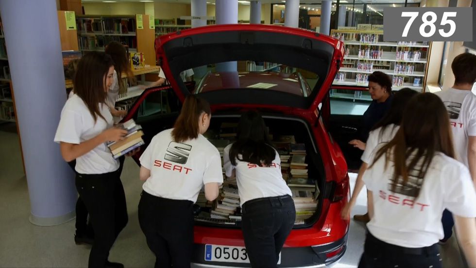 Vídeo: ¿cuántos libros caben en el maletero del Seat León X-Perience?