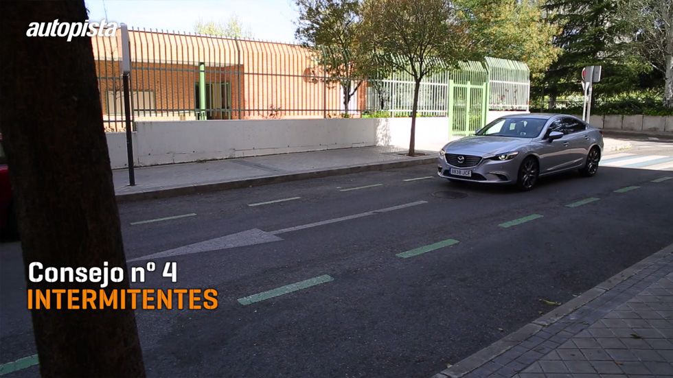 Consejos al volante: intermitentes, el salvavidas ámbar