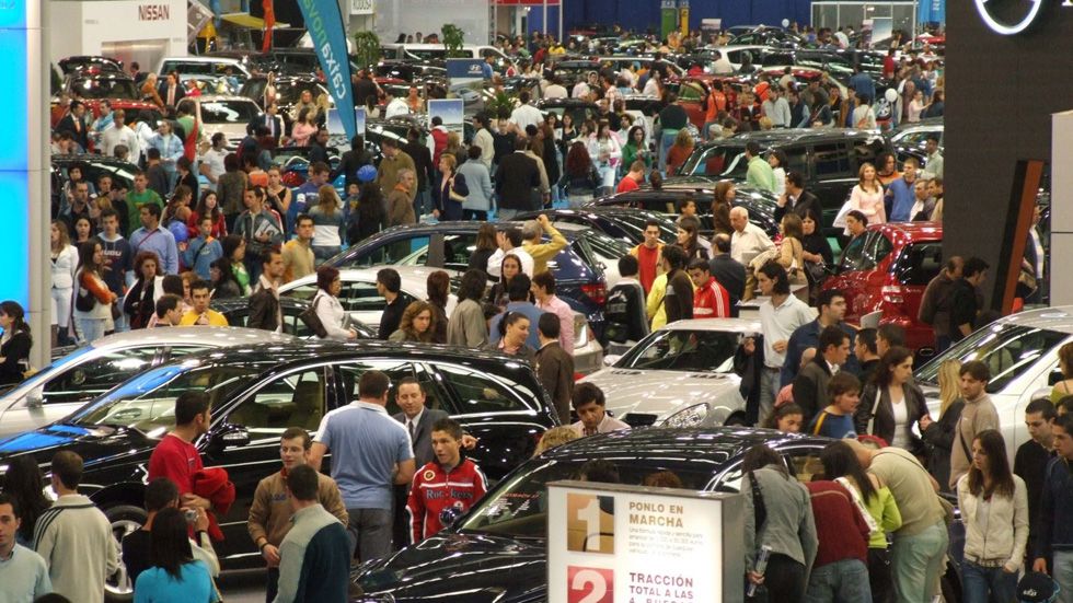 Sedán gris de 140 CV, lo más demandado en el Salón del Vehículo de Ocasión