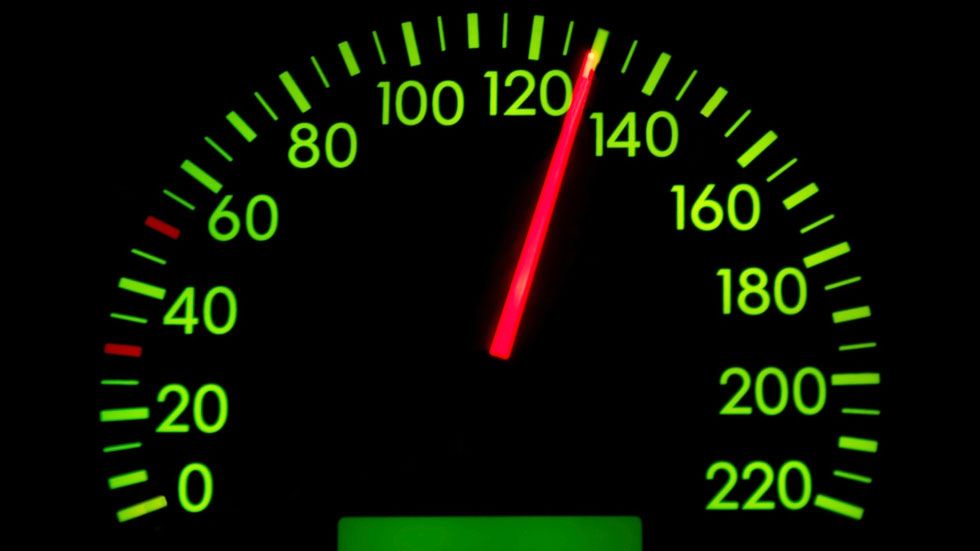 Exceso de velocidad y frenazos bruscos, las incidencias más comunes en España
