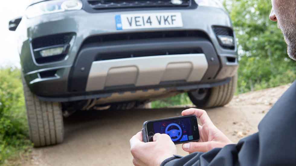 El Land Rover que se conduce desde el móvil (Vídeo)