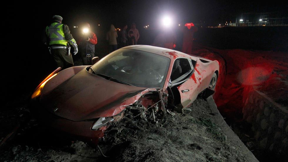 El futbolista Arturo Vidal destroza un Ferrari 458 Italia en un accidente