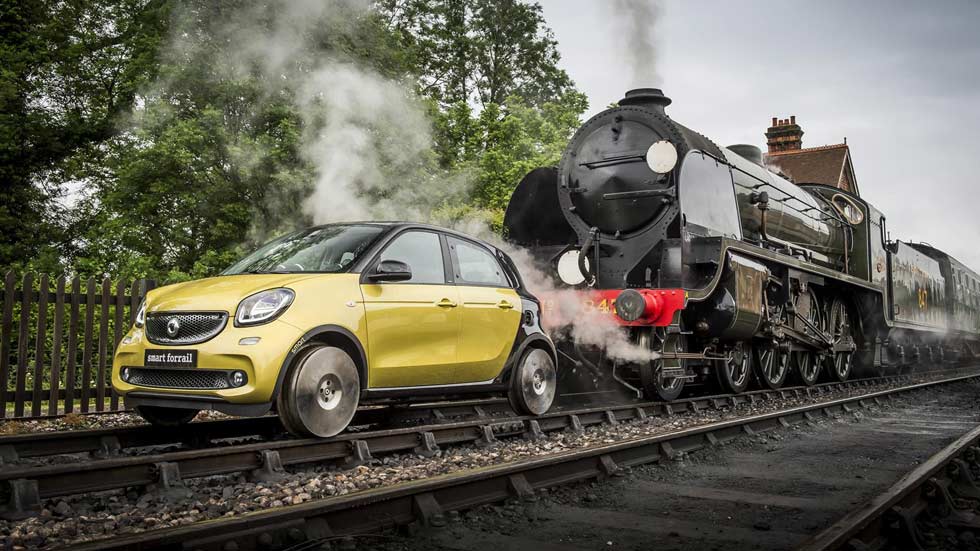 Smart ForFour Forrail: el tren más pequeño del mundo