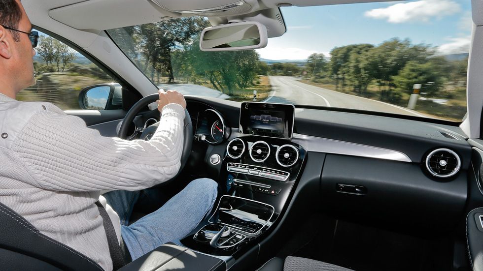 Ahorra en el seguro del coche. Paga según conduces